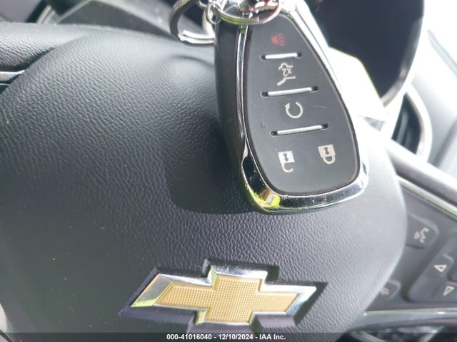 2GNAXJEV9J6162784 Chevrolet EQUINOX LT