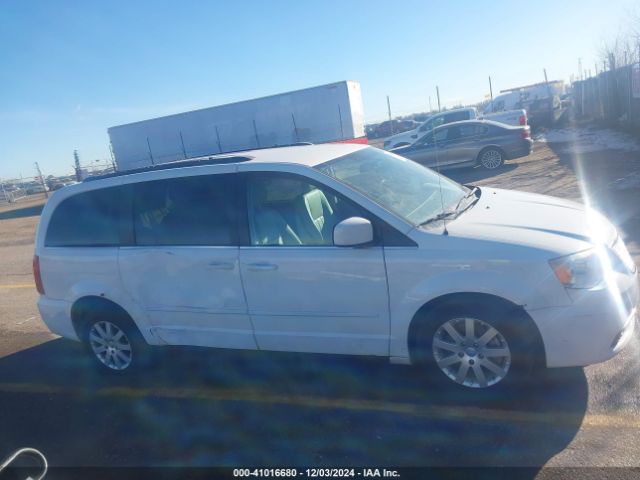 2C4RC1AG1FR678142 Chrysler Town & Country Lx