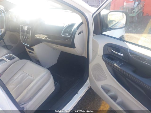 2C4RC1AG1FR678142 Chrysler Town & Country Lx