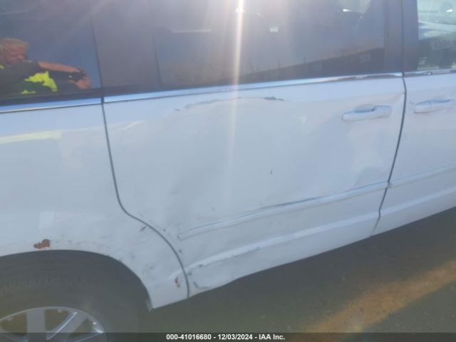2C4RC1AG1FR678142 Chrysler Town & Country Lx