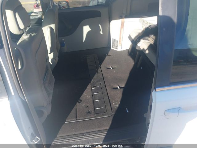 2C4RC1AG1FR678142 Chrysler Town & Country Lx