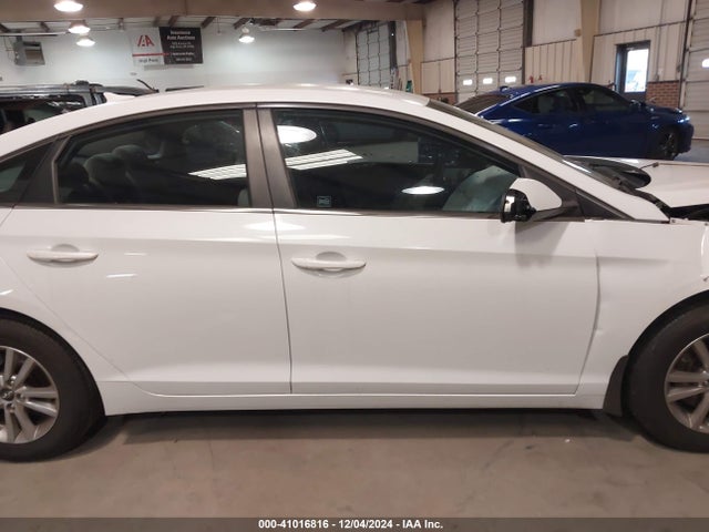 Hyundai SONATA SE 2016 5NPE24AF6GH291143 Image 14