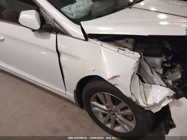 Hyundai SONATA SE 2016 5NPE24AF6GH291143 Image 18