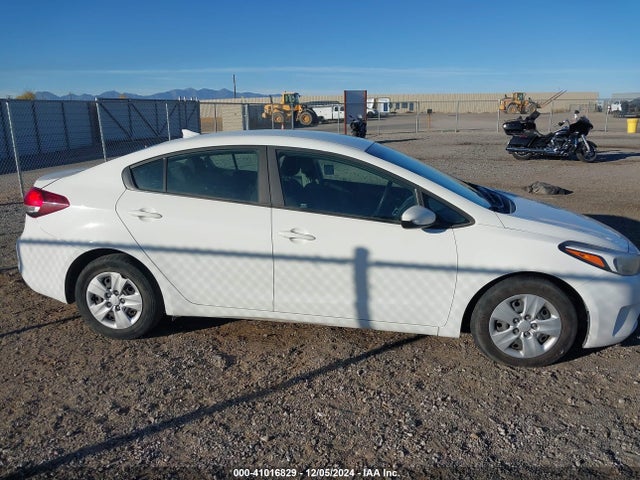 KIA FORTE LX 2017 3KPFK4A74HE110351 Image 13