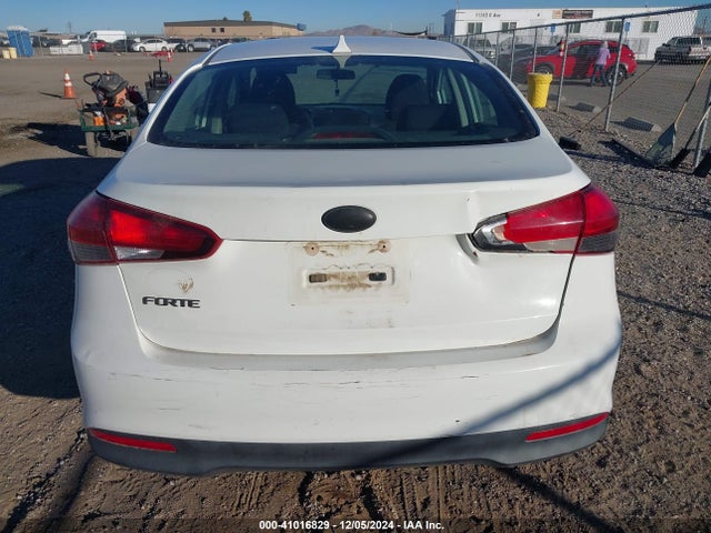 KIA FORTE LX 2017 3KPFK4A74HE110351 Image 16