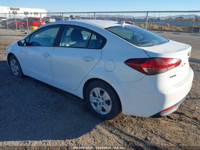 KIA FORTE LX 2017 3KPFK4A74HE110351 Image 3