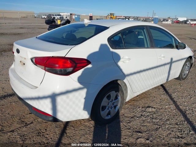 KIA FORTE LX 2017 3KPFK4A74HE110351 Image 4