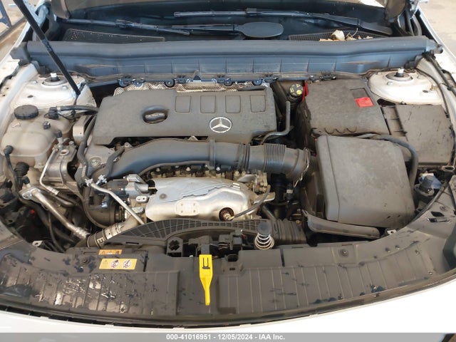 W1N4M4HBXPW275748 Mercedes-Benz Glb 250 4matic