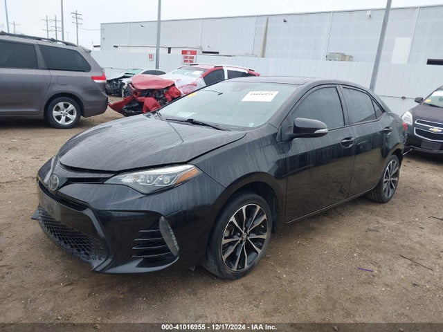 Toyota COROLLA SE 2018 5YFBURHE8JP848961 Image 2