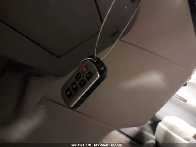 5TDYK3DC8FS635363 Toyota Sienna Xle/limited