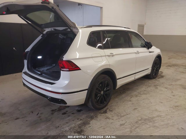 3VV8B7AX6NM149374 Volkswagen Tiguan 2.0t Se R-line Black