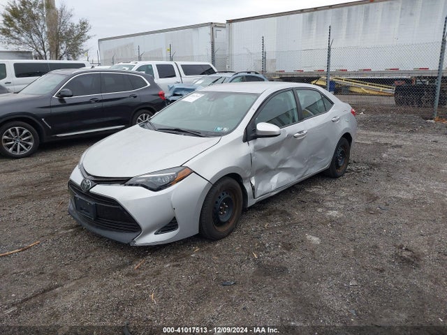 Toyota COROLLA LE 2018 2T1BURHE5JC124130 Image 2