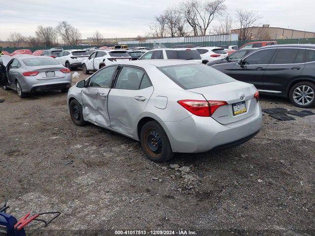 Toyota COROLLA LE 2018 2T1BURHE5JC124130 Image 3