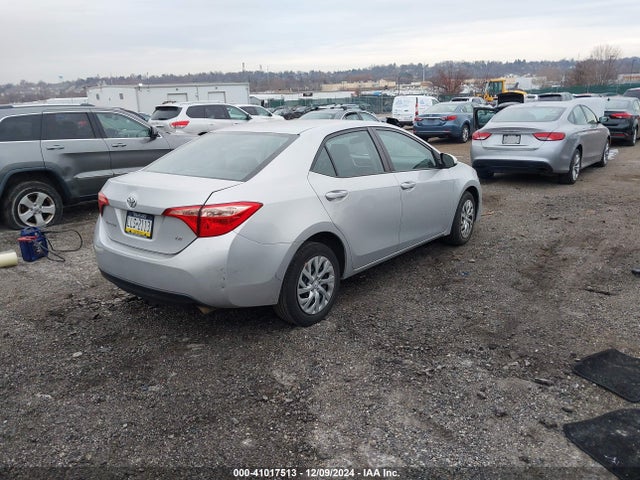 Toyota COROLLA LE 2018 2T1BURHE5JC124130 Image 4