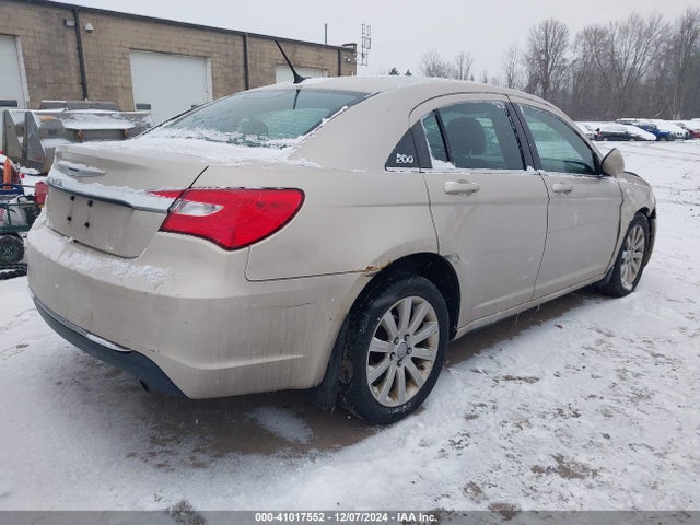 Chrysler 200 Touring 2014 1C3CCBBB0EN179783 Image 4