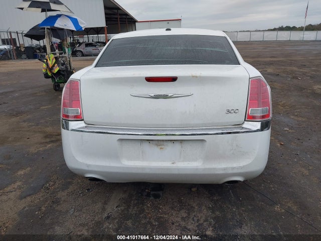 Chrysler 300 2014 2C3CCAAG0EH255342 Image 17