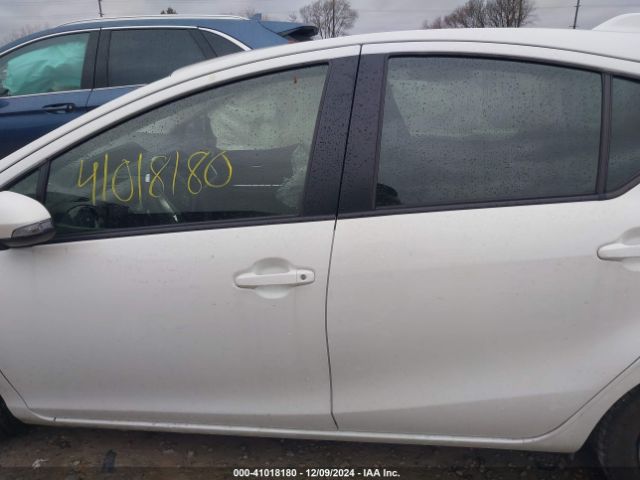JTDKDTB34F1104483 Toyota Prius C Two