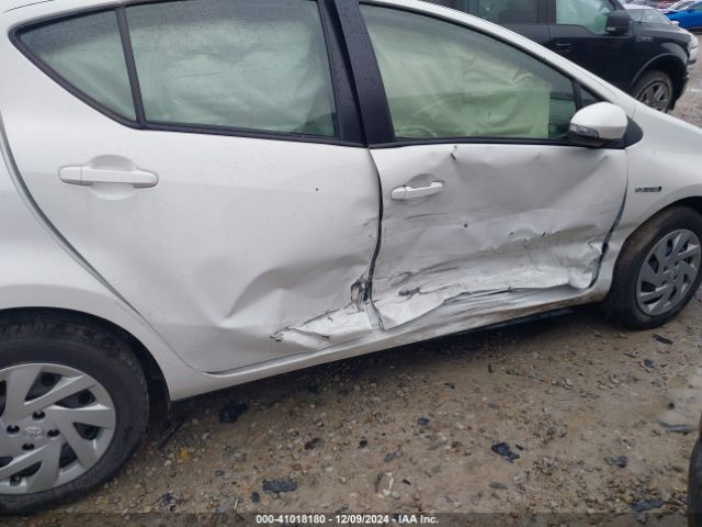 JTDKDTB34F1104483 Toyota Prius C Two