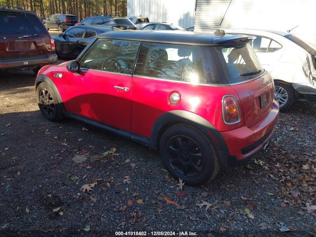 2009 MINI COOPER S WMWMF73549TW87976 Photo 2