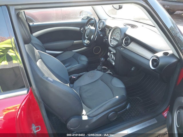 2009 MINI COOPER S WMWMF73549TW87976 Photo 4