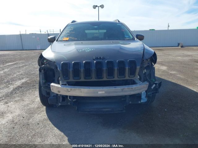 1C4PJLCS2EW313565 Jeep Cherokee Altitude
