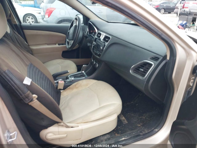 1C3CCBBB3EN158605 Chrysler 200 Touring