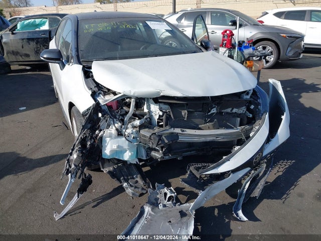 JTND4MBE3M3115827 Toyota COROLLA SE