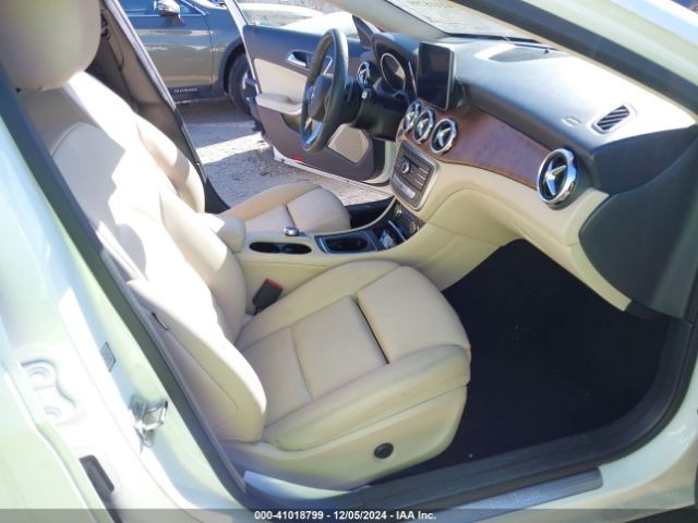 WDCTG4EB8KU011182 Mercedes-Benz GLA 250