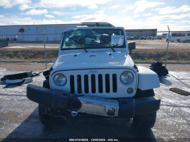 1C4BJWEG0FL771144 Jeep Wrangler Unlimited Sahara