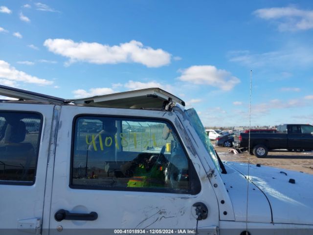 1C4BJWEG0FL771144 Jeep Wrangler Unlimited Sahara