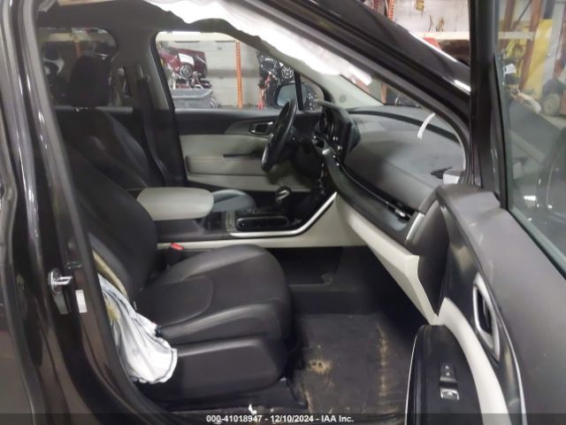 KNDNB4H37P6260070 KIA Carnival Mpv Lx Seat Package