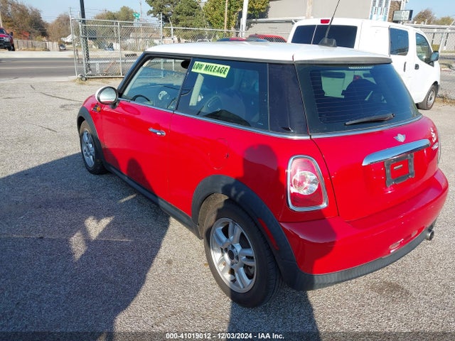 2012 MINI COOPER WMWSU3C59CT543837 Photo 2