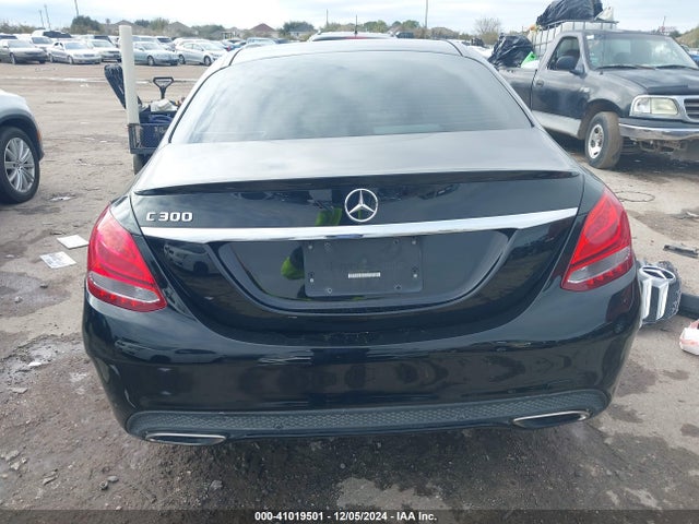 55SWF4JB3HU202195 Mercedes-Benz C 300 Luxury/sport