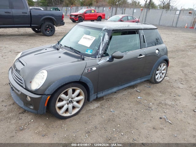 2006 MINI COOPER S WMWRE33566TN26543 Photo 1
