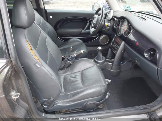 2006 MINI COOPER S WMWRE33566TN26543 Photo 4