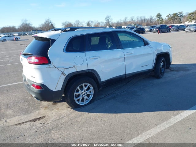 1C4PJMCS5FW667846 Jeep Cherokee Latitude