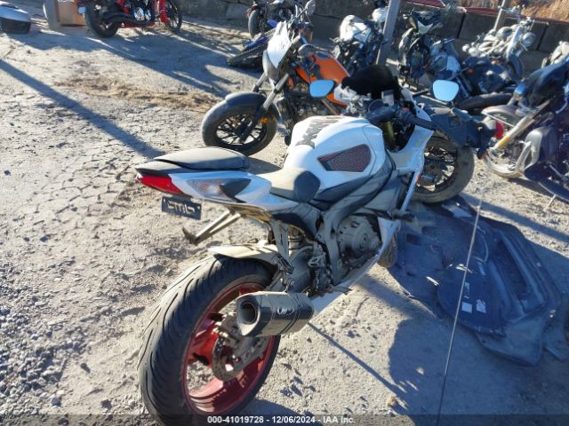 2017 SUZUKI GSX-R750 JS1GR7MAXH2100973 Photo 3