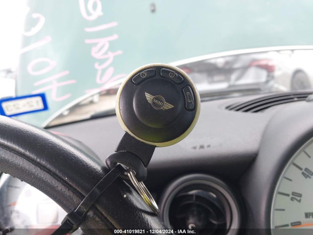 2009 MINI COOPER WMWMF33529TW75107 Photo 10