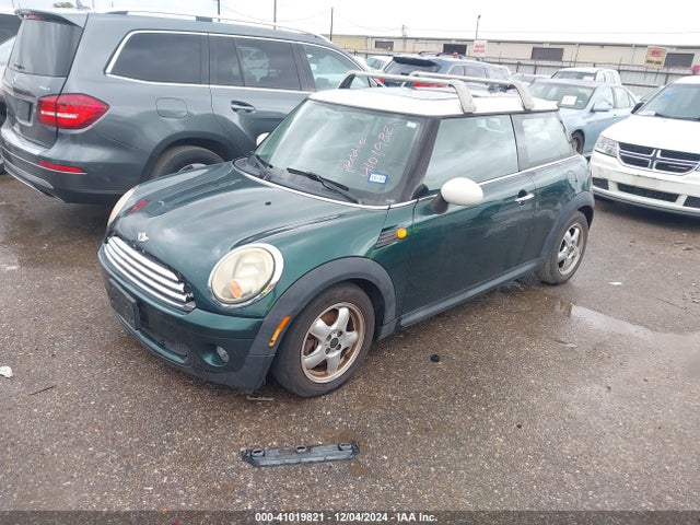 2009 MINI COOPER WMWMF33529TW75107 Photo 1