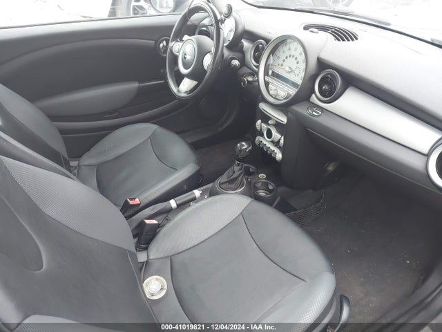 2009 MINI COOPER WMWMF33529TW75107 Photo 4