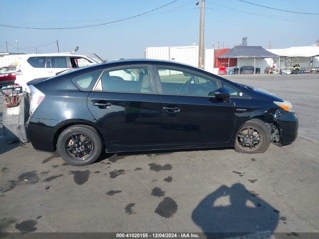 Toyota Prius Two 2014 JTDKN3DU3E1775175 Image 13
