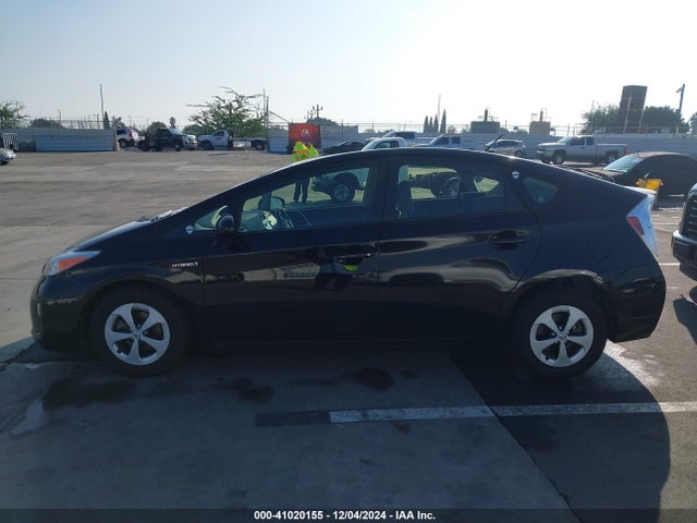 Toyota Prius Two 2014 JTDKN3DU3E1775175 Image 14