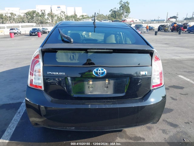 Toyota Prius Two 2014 JTDKN3DU3E1775175 Image 16