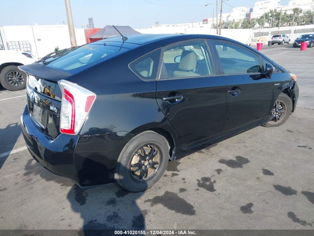 Toyota Prius Two 2014 JTDKN3DU3E1775175 Image 4