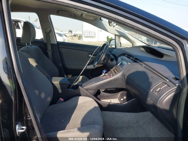 Toyota Prius Two 2014 JTDKN3DU3E1775175 Image 5