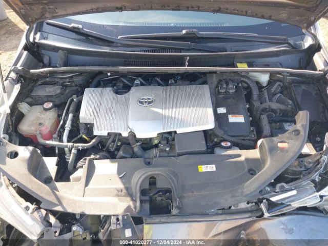 JTDKARFU8J3546467 Toyota Prius Three Touring