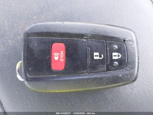 JTDKARFU8J3546467 Toyota Prius Three Touring