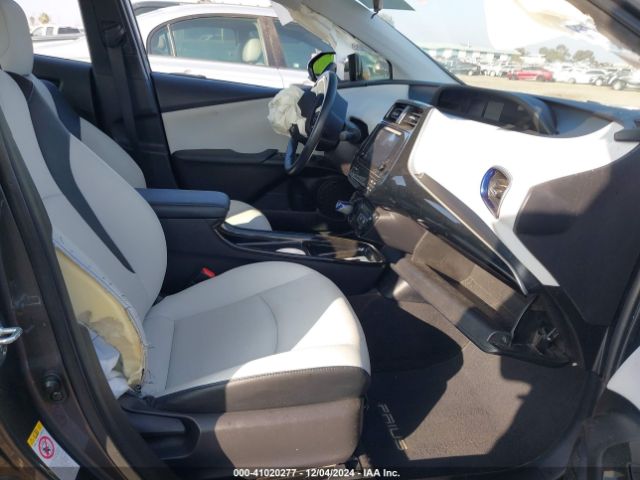 JTDKARFU8J3546467 Toyota Prius Three Touring