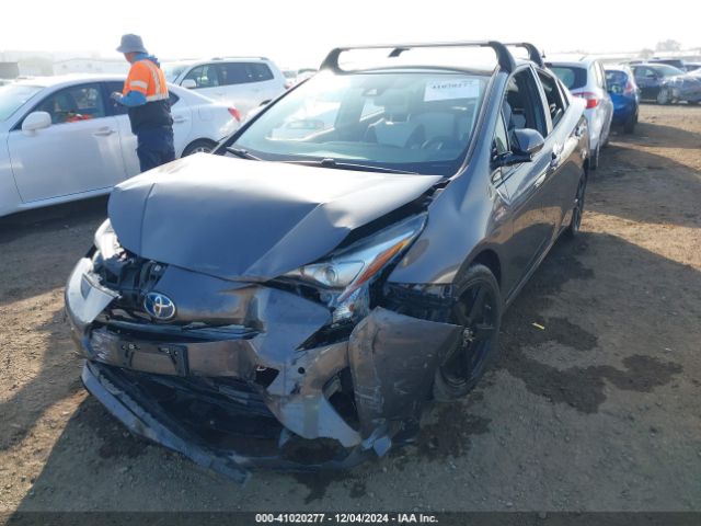 JTDKARFU8J3546467 Toyota Prius Three Touring