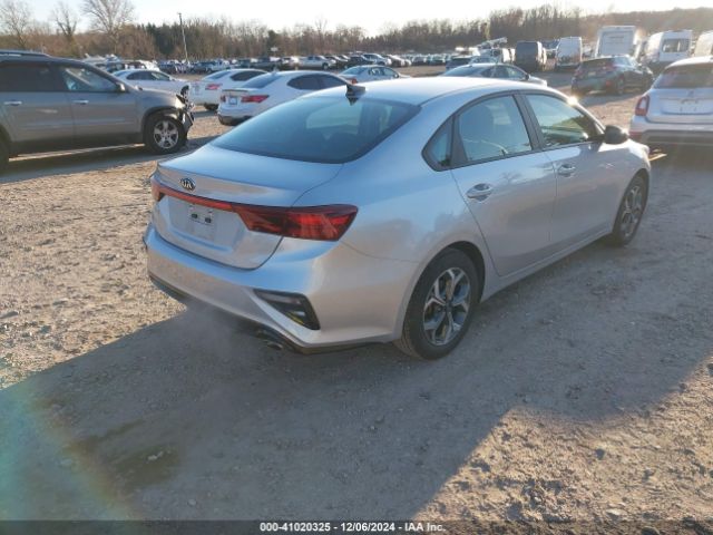 3KPF24AD8ME268532 KIA Forte Lxs